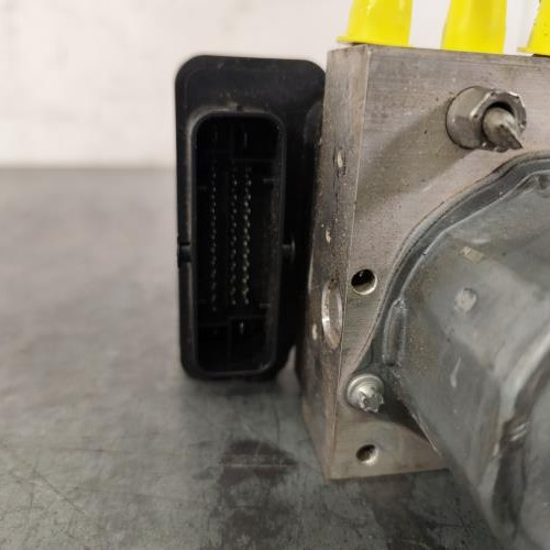 109170301-c8760025-d8c8-4a0d-afba-32750f9f65e2-Piece-Bloc-ABS-freins-anti-blocage-476602993R-RENAULT-TWINGO-3-PHASE-2-3a6f7b82403bc473d159ed0d3fc22f6e0015aa6cf31302079cdfd8d62c1eb604_m.jpg