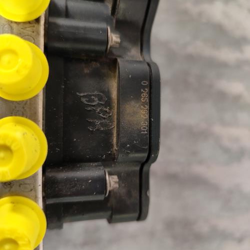 109170301-f2d471af-baf7-447f-9a98-75a225129a0f-Piece-Bloc-ABS-freins-anti-blocage-476602993R-RENAULT-TWINGO-3-PHASE-2-2bda19c33dd7c2842a15b47146ac458f5d59fbc8cc8e0b0b5b1457f225134efb_m.jpg