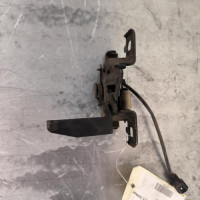 109676508-24e142fd-4020-43f5-8d7e-dacfcb1a57ed-Piece-Fermeture-de-capot-656013486R-DACIA-SANDERO-2-PHASE-2-95e6fb44b6574b947cac164ed84e7b46c352c7cff8acb57ee146118df35957f2_m.jpg