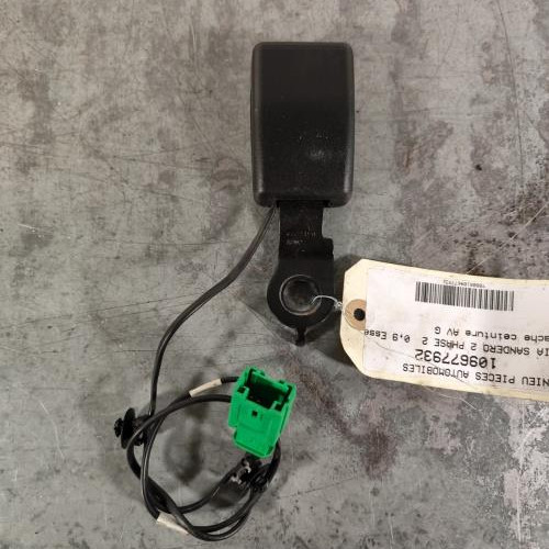 Attache ceinture avant gauche