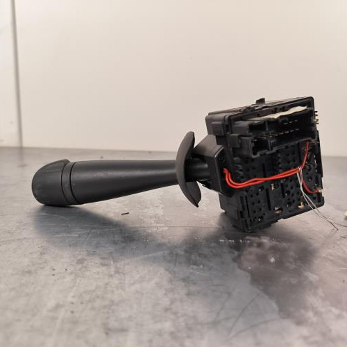 109677942-74413458-319b-48e4-87e2-1a9432eefc97-Piece-Commodo-dessuie-glaces-8201168008-DACIA-SANDERO-2-PHASE-2-c308682293d2d2a5d4370b95cff4c11e7ac3cdd10da8d66563a49d04459a01ac_m.jpg