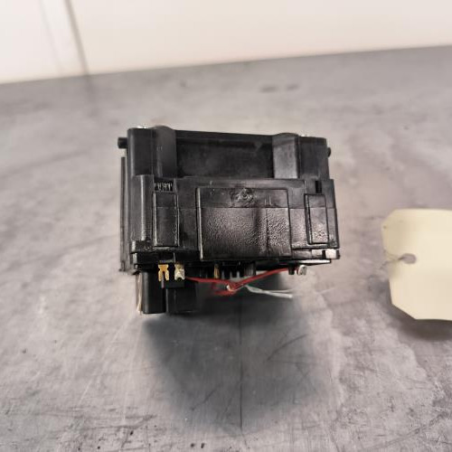 109677942-c4558110-c68c-4556-931f-0da4a2536046-Piece-Commodo-dessuie-glaces-8201168008-DACIA-SANDERO-2-PHASE-2-6c69f5ba5f06378d802cd4aa5235e50d7991794bbbf404b0f109c05eac583160_m.jpg
