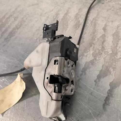 109686498-57692b71-6148-417d-81cb-8d08c04f26cc-Piece-Fermeture-centralisee-avant-gauche-9800623280-PEUGEOT-3008-1-PHASE-1-9aec8c764773014a2aff4bc17863826201ecd3e9132a024286f35a0ce78934fd_m.jpg