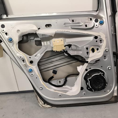 109884961-2e3349f4-6f17-41f5-945d-f4f5120a5621-Piece-Porte-arriere-gauche-9006S6-PEUGEOT-5008-1-PHASE-1-10660e7586755bfee8d8f599355527d4f3fe5bce95f175c9d01dd8d6add3fe60_m.jpg