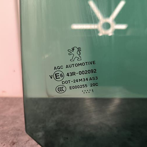 109884976-9e80ea93-9d43-4941-9dcf-d3180a553dc5-Piece-Vitre-arriere-gauche-9203KC-PEUGEOT-5008-1-PHASE-1-70a65210c044bbb913e4a9146933ff9ae0f6c0de5c60182acb8d71a0fe76fe95_m.jpg