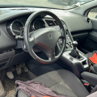 Vehicule-PEUGEOT-5008%25201%2520PHASE%25201-2011-d865e39990b1f047d0524711b1a785de5c22769c2295370bd8c85bb62fedfa81_m.jpg