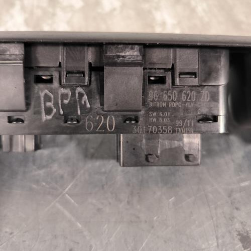 109885596-a2d1b2db-6f47-44b9-83f0-f1ec0ad224bd-Piece-Interrupteur-de-leve-vitre-avant-gauche-6490X5-PEUGEOT-5008-1-PHASE-1-47b5cdc104406bc7e2c22b01a4c5a841d6e100839f957cb8523f46836e8d890f_m.jpg