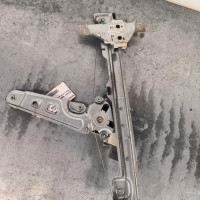 109885598-5f13af3e-6ffb-4a7c-a363-69dccdb5730b-Piece-Leve-vitre-electrique-avant-droit-9682808880-PEUGEOT-5008-1-PHASE-1-38535313bda7f0990e56880066799c4ce98513bb9ee91a73a9c45ff29d160ca2_m.jpg