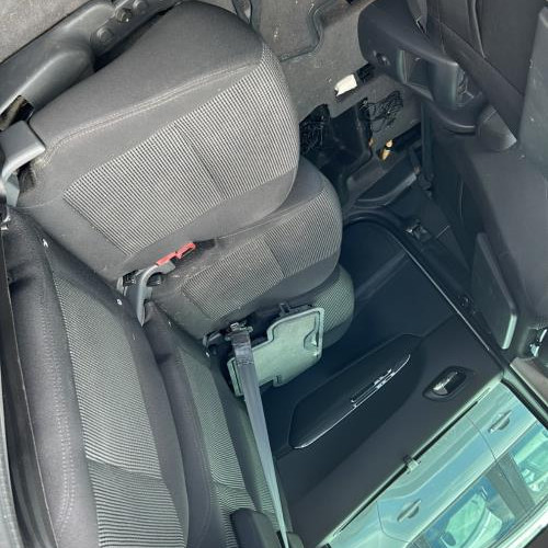 Vehicule-PEUGEOT-5008%25201%2520PHASE%25201-2011-b10d022c3e4fbe8b60b7a304bd0484a2821768e63ea1d18f76a30c0847774044_m.jpg