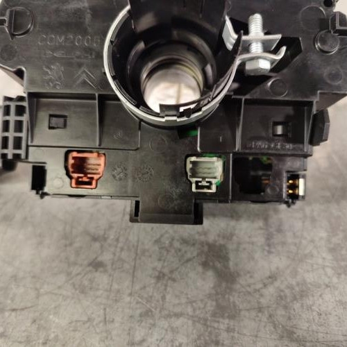 109892479-2670841d-14b8-4a91-a259-811d9bc850d7-Piece-Com-Bloc-Contacteur-TournantCommodo-Essuie-GlaceCommodo-Phare-98069808XT-CITROEN-C2-PHASE-1-70b2045c78c3e45c2b7a0337e50a4daeb9623b655c991d43fa65d05da21de312_m.jpg