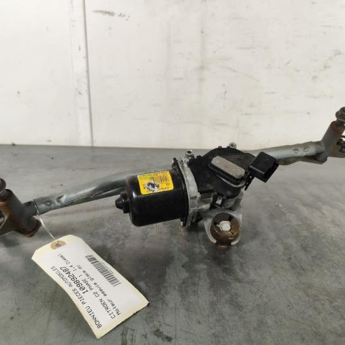 Moteur essuie glace avant