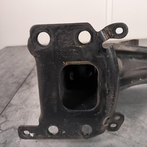 110003515-2c51f0e5-a492-4811-9fd3-4d13a2602223-Piece-Renfort-pare-choc-avant-traverse-1P0807109A-SEAT-LEON-2-PHASE-1-8d8c481207160794c2f46ca4197b2618a8b1c281380526b157d9723615e84bbd_m.jpg