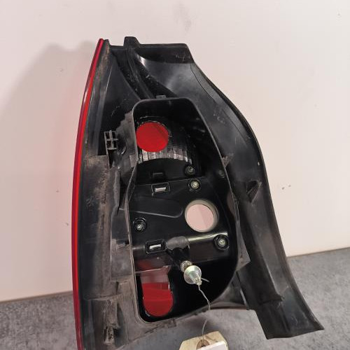 110011037-fba8643d-d11f-40bd-8678-1cdcc8ce410b-Piece-Feu-arriere-principal-droit-feux-8201523617-RENAULT-TWINGO-2-PHASE-2-b9229b59c9e966ce502ebcdc99494f9c3faf8675de7e9940fa8fbf60f4fe5a95_m.jpg