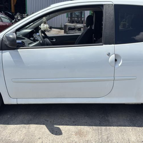 Vehicule-RENAULT-TWINGO%25202%2520PHASE%25202-2013-861dffe00ef6bdd2d6798c4b8fede6e40c6ac09c611b1645502262fcd367ff43_m.jpg