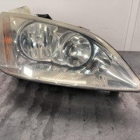 110263146-932066f7-b747-4822-94de-017100a7009b-Piece-Optique-avant-principal-droit-feuxphare-1347459-FORD-C-MAX-1-PHASE-1-90094474c96f5436f4eae33c05d855472a5f5fb617e10e18fba43d8600a2301e_m.jpg