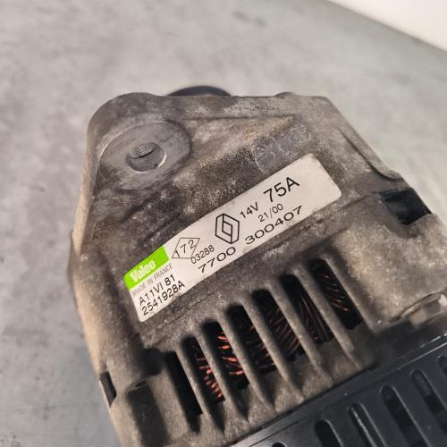 110385794-7f3f5b6e-8614-403f-9d72-d481dcbe3684-Piece-Alternateur-7700300408-RENAULT-MASTER-2-PHASE-1-8ca7ebe993bd8b20adf498df157832e828c77528cdc83925a0d0b21810a485cf_m.jpg