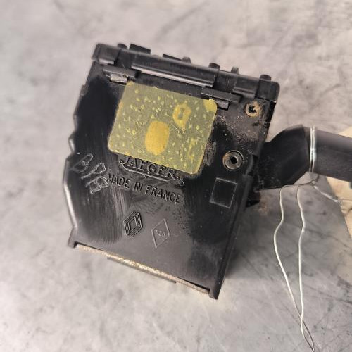 110623348-dc9a2c7f-2066-41bc-a346-cf6e20718655-Piece-Commodo-dessuie-glaces-7700838984-RENAULT-CLIO-1-PHASE-1-2783d43e86733bc6442e0fd1feaef4b9bffabe56ecf7bb6bbefa70a799584991_m.jpg