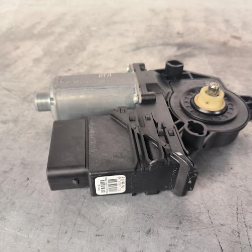 110624718-7aa2bd08-460b-4287-81b0-42e83ab4a5e1-Piece-Moteur-leve-vitre-arriere-droit-5K0959794-VOLKSWAGEN-TOURAN-2-56da2c3c6a2b758db96870375cc27f1cb5215d59c67344228a14baf66beb43eb_m.jpg