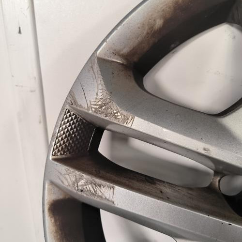 110861051-5e93eb6a-ac79-45ec-bbc1-6b804ed1e16f-Piece-Enjoliveur-403154960R-RENAULT-MEGANE-4-970bc625d0d0bd3cd6c2f3539d84f6a7dc64eec0a1eed834327b23707747dfa2_m.jpg