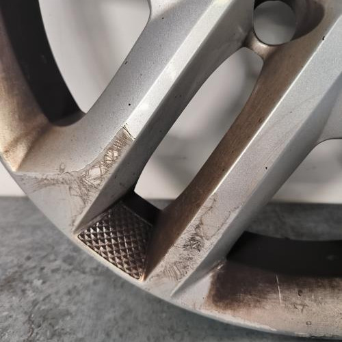 110861051-af858485-90c2-4441-8e90-01d22ac51ff3-Piece-Enjoliveur-403154960R-RENAULT-MEGANE-4-139ac9b14aaa634d721b2a9f29a04a93af181f2b690328bbcb8dcd0cd37a68cd_m.jpg