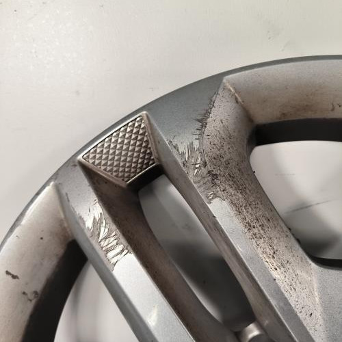 110861052-52560626-7c42-4af1-a98f-1da5789bfc57-Piece-Enjoliveur-403154960R-RENAULT-MEGANE-4-500c871a0801489590ecc26b1735717eed31a995a61d1b55705ce0f60f1f7bc8_m.jpg