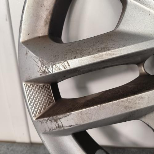110861052-7e330f92-edf8-4099-bea7-4380bf12c997-Piece-Enjoliveur-403154960R-RENAULT-MEGANE-4-e56aa2dfd41a019768035f1292d3178563a3303bbe5a66b0dba0644db86b31bb_m.jpg