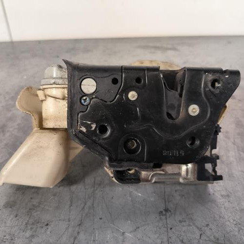 110911790-d9c8b943-f765-4d82-9edc-e1e6fe9b479c-Piece-Fermeture-centralisee-avant-gauche-AUDI-A4-3-PHASE-1-902e2e22c98dbbcbe8280f566d4495c7b01193a4fae0973f6b6e673054d1fa99_m.jpg