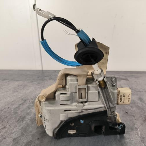 110911790-cf69ebc2-b732-4f04-b243-c48ba7d80002-Piece-Fermeture-centralisee-avant-gauche-AUDI-A4-3-PHASE-1-65998e81ddf194965e18352f62e8db1c40f8d1e848320d6f2071a1be34329702_m.jpg
