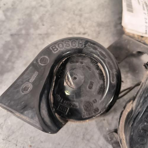110969688-a6133d2f-5cb8-4178-8372-74785bcf18b6-Klaxon-56050166AB-JEEP-CHEROKEE-2-PHASE-2-31765336a3978fa32412f781bbe6baeb3ebe1e99b82649a1ba5725d5251199fe_m.jpg