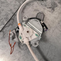 110969701-8094e80d-6cbf-4464-bfef-98424c47c5cf-Piece-Leve-vitre-electrique-arriere-droit-4589266AD-JEEP-CHEROKEE-2-PHASE-2-f5fbdd4d23d4a740cc50f94d182b510447e0c360d7549e1ab88060f3fcb15aa6_m.jpg