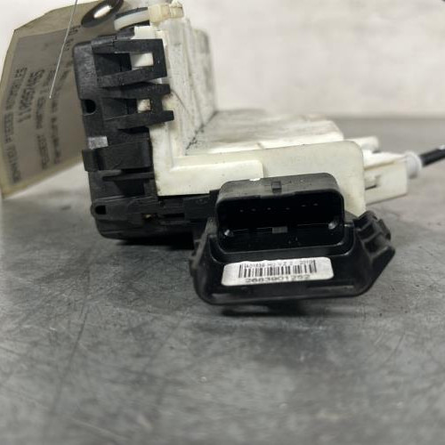 110997465-6f614652-c758-431f-88fc-472eea8cdac8-Piece-Fermeture-centralisee-arriere-droit-9137N7-PEUGEOT-PARTNER-2-PHASE-1-349044dc1bc4fe5639419905a199e3d4fb8ced212b011c153e3aecdf373c571b_m.jpg