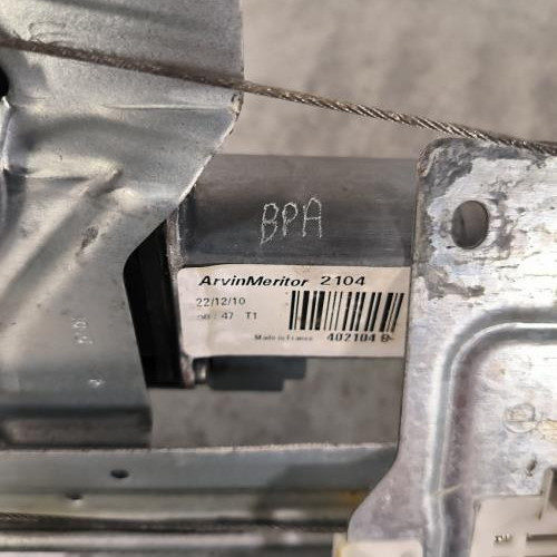110997468-af2e91cd-6c4c-46cb-94a4-6b0c164508aa-Piece-Leve-vitre-electrique-avant-droit-9222EQ-PEUGEOT-PARTNER-2-PHASE-1-d8cffca170aa368e5ceb44a01b2bdaa89f9c5c6b72117f02fab0b56a4abb59c5_m.jpg