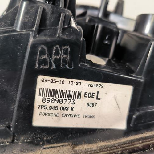 111043774-ffdcbc91-9d87-4d4a-b56a-59304d47f798-Piece-Feu-arriere-secondaire-gauche-feux-958945093-PORSCHE-CAYENNE-2-PHASE-1-6f3b8dfd6437b425e40ff98b683b7d9ce8f178c3ed7989d907d22c47209e2aa7_m.jpg