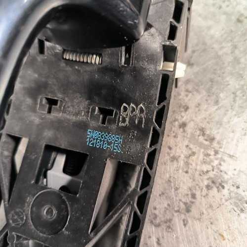 111043801-3120d090-d40f-4cce-b3c4-f03b390f5e84-Piece-Poignee-porte-avant-droit-95853120601G2X-PORSCHE-CAYENNE-2-PHASE-1-2ac120cf4eff556cfda1a148eeb4554c0250d3b490b707854fc1366ade46afa5_m.jpg