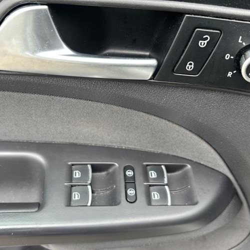 Vehicule-VOLKSWAGEN-TOURAN%25202-2014-b358e42298b547c6f2c028fa7c65860fbeb5fb18943cdd641b637b7e8e357a7f_m.jpg