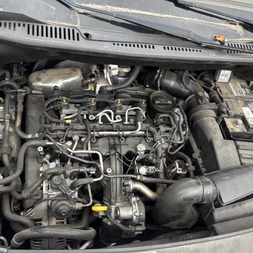 Vehicule-VOLKSWAGEN-TOURAN%25202-2014-e4c9f697d35ddf7afc9f9053f22c4ecc9ec7e4f35a4aea3c6b6ed955a997b1f5_m.jpg