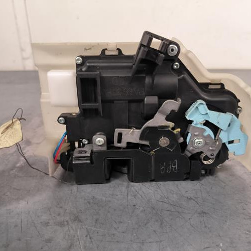 111046976-14944b37-8d2e-47a5-bf7a-ed841f4d50a4-Piece-Fermeture-centralisee-avant-droit-3D1837016AE-VOLKSWAGEN-TOURAN-2-8e14e4a04e2f4f03e34b7f49703eeda5fb4c363e77a569bb13680e435707b002_m.jpg
