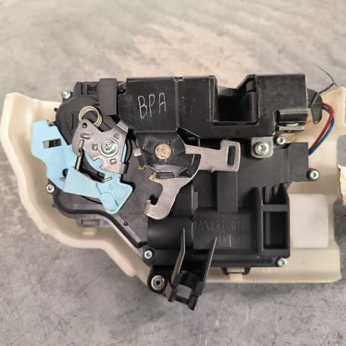 111046976-5592a820-256e-4c76-8f7f-e7d3134b9ae0-Piece-Fermeture-centralisee-avant-droit-3D1837016AE-VOLKSWAGEN-TOURAN-2-2e0814868f8308805034caf34e8006636ac8054c3561d14f036fd16d1a5e07d4_m.jpg