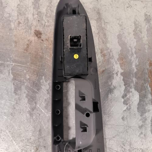 111046979-96a88902-a2cf-4592-a1b6-6bdfacd5a99f-Piece-Interrupteur-de-leve-vitre-avant-gauche-7P6959857-VOLKSWAGEN-TOURAN-2-7b9ec53ceb0010237d983c1ddc1b7a0bd7d4d6542dfc6fa8883dd648c89fde9d_m.jpg