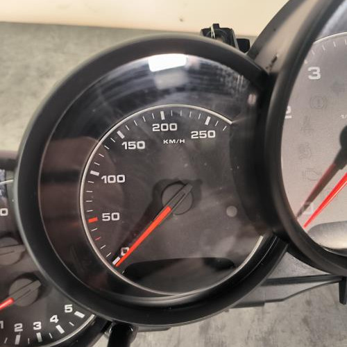 111048318-9a24a614-f687-4ce3-b7ba-bac4a9d78531-Piece-Compteur-95864195810-PORSCHE-CAYENNE-2-PHASE-1-2ee1cfac53494653b9fad9e206f8d7ed00f9603e6cbabf6e3da7c9a796e76bd2_m.jpg