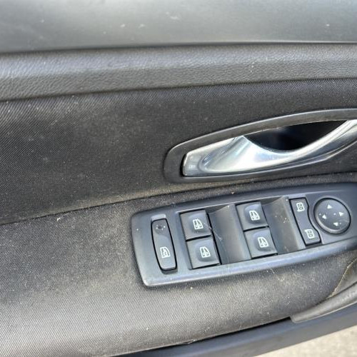 Vehicule-RENAULT-LAGUNA%25203%2520PHASE%25201-2008-37ee0542fd4ecf6269bfdd1629191856cb3e2ee9cbfe5d9af3a68169d9376b31_m.jpg