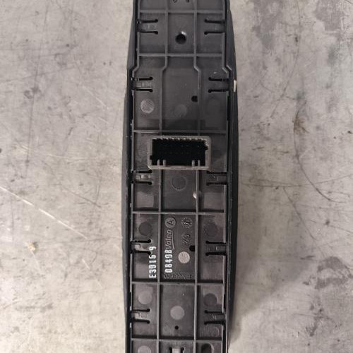 111308849-80a277af-d9bc-451b-b1c5-7a5f6302d08c-Piece-Interrupteur-de-leve-vitre-avant-gauche-809610006R-RENAULT-LAGUNA-3-PHASE-1-18d8c6bbaa7f23e6bd5151a00bd4b7a78168be06d133ebeda6984972be8a6c6c_m.jpg
