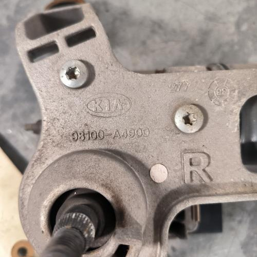 111476416-390115fd-2142-4a74-b922-2750ba40fa8b-Piece-Moteur-essuie-glace-avant-droit-98100A4900-KIA-CARENS-4-PHASE-1-8380b2ebf4a4c1cf746da032df77b0dea663c92de43b1a9245b0ac4ff716b1e7_m.jpg