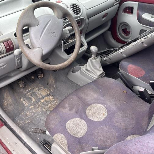 Vehicule-RENAULT-TWINGO%25201%2520PHASE%25203-2001-41d94f456343870066780cb20b837cb029d0b7edd515f9d61b4cabfda0038171_m.jpg