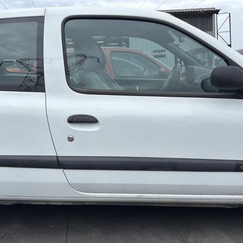 Vehicule-RENAULT-CLIO%25202%2520PHASE%25202-2002-123746d4f55d6bf265476cfd5004e15a0f8ee9bd0c4aff0357d395713b813198_m.jpg