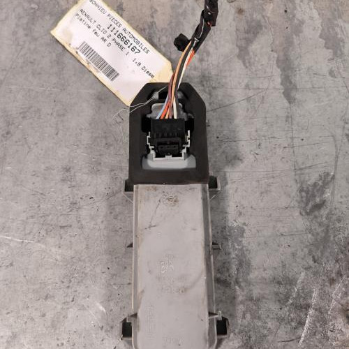 111666167-17f755fd-f762-4a3f-a466-56bda33e3dab-Piece-Platine-feu-arriere-droit-RENAULT-CLIO-2-PHASE-1-8bb1a1575b3f17c7f5d2eec420d1fccdc1bbbe496e307e2b4c536c54cccfbbd3_m.jpg