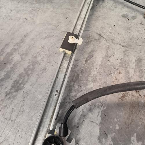 111666638-f28cef5d-725e-4350-bc14-a9bc5a424259-Piece-111666638-Leve-vitre-electrique-avant-droit-7700842240-RENAULT-CLIO-2-PHASE-1-19-DTI-8V-TURBO-f356ec1375c902c9eb0a6457844c1da66b1065db7465af125f730fc7ebdaf16f_m.jpg