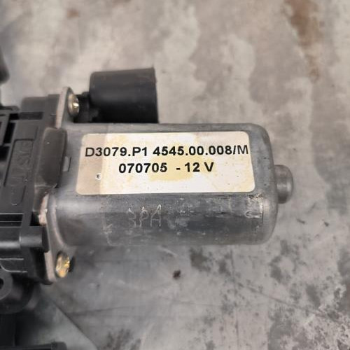 111666638-1090cab5-2172-4dd2-a583-4b420040305f-Piece-111666638-Leve-vitre-electrique-avant-droit-7700842240-RENAULT-CLIO-2-PHASE-1-19-DTI-8V-TURBO-292eeda9afa08bf75df0321d94e6d928c998471ca3ae16d7030cf53244729ba2_m.jpg