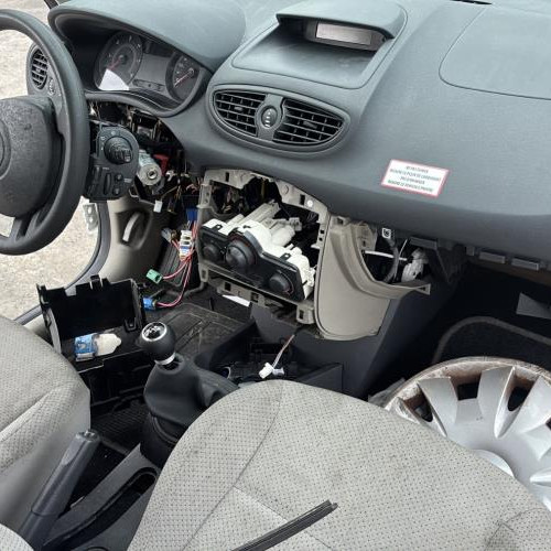 Vehicule-RENAULT-CLIO%25203%2520PHASE%25201-2006-418368d87b009a55cb347757b51eacab120f2814f3039138542cc8b2169b5eb1_m.jpg