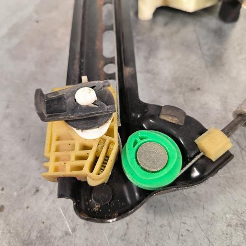 111946406-827659aa-3049-462e-9de2-a01166e692e6-Piece-Leve-vitre-electrique-avant-droit-9826076280-CITROEN-C4-GRAND-PICASSO-2-PHASE-1-5b17823408deb6daea5068926cdfa97689db063db82ebfced08cfc5bc6f098d7_m.jpg